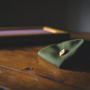 Jak przyszyć stopień na beret wojskowy?