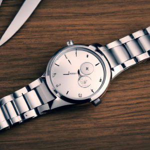 Jak skrócić bransoletę w zegarku? Szybki poradnik
